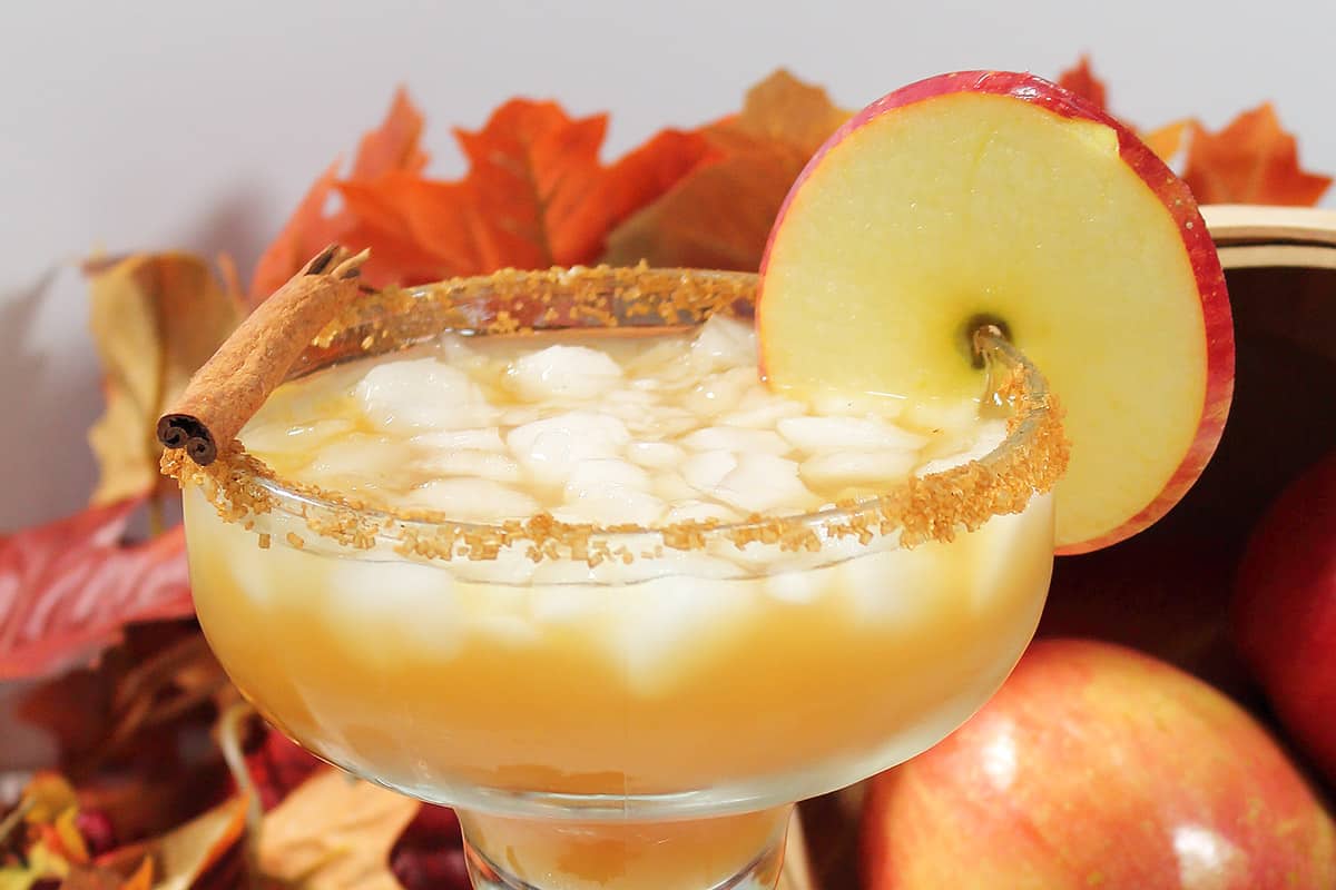 Closeup of cinnamon sugar rim.