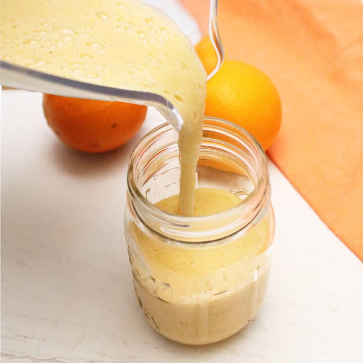 Pour creamsicle smoothie into mason jar.