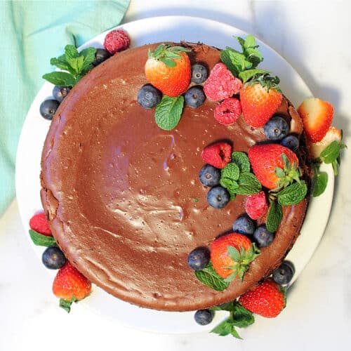 overhead of baked cheesecake garnished with fruit