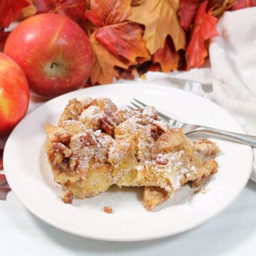 Powdered sugar serving of French Toast.