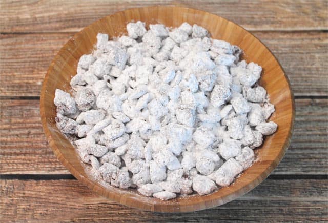 Bowl of Nutella Puppy Chow|2CookinMamas