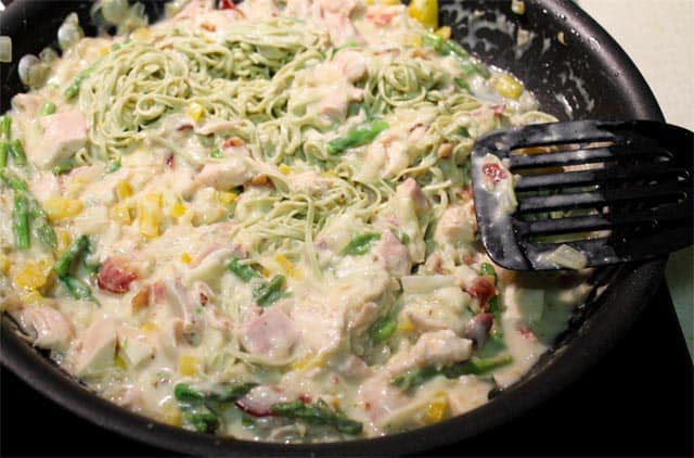 Chicken and Pasta Alfredo 640 | 2CookinMamas