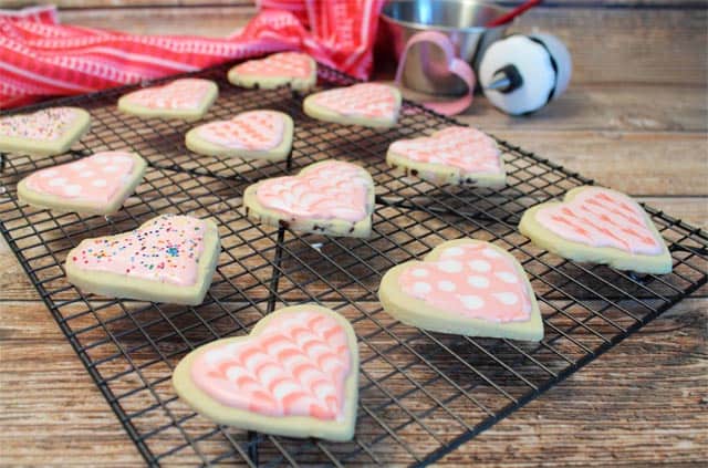 Sweet Heart Cookies w decorating tips | 2 Cookin Mamas