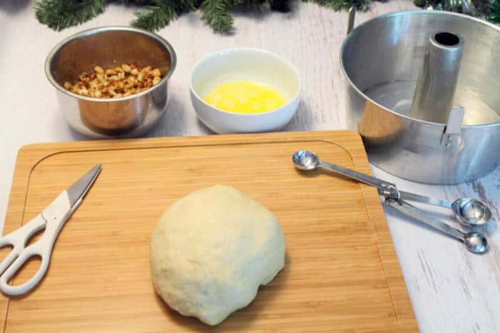 Cinnamon Apple Monkey Bread prep 1 | 2 Cookin Mamas