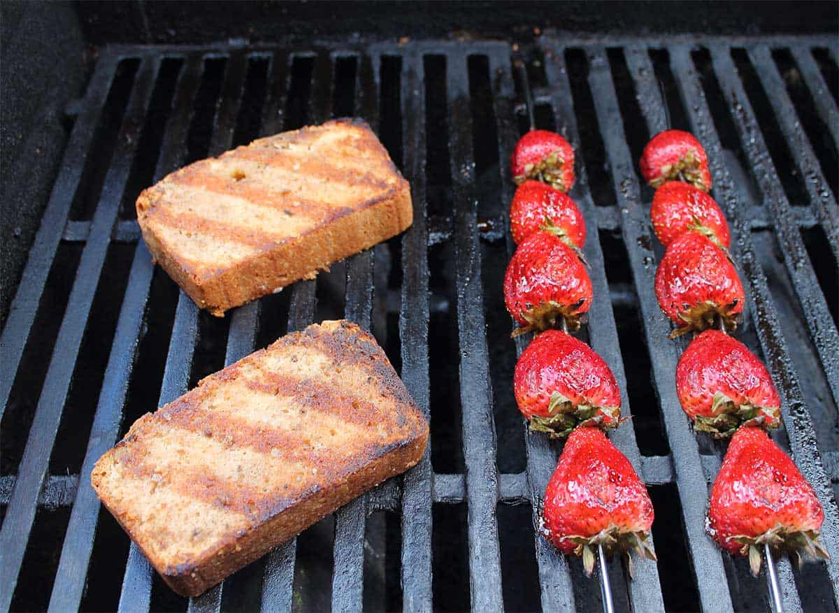 Grilling sliced cake and strawberries.