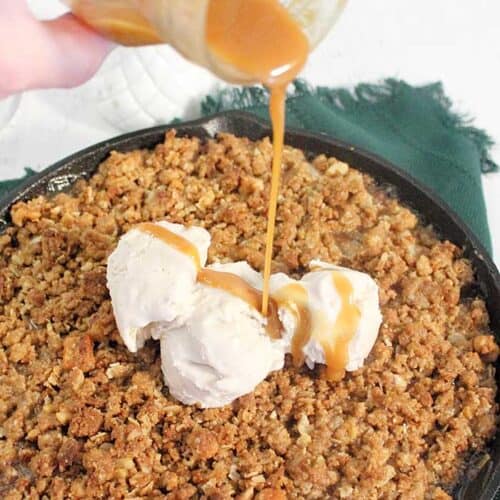 Gingersnap Pear Crumble drizzling caramel square