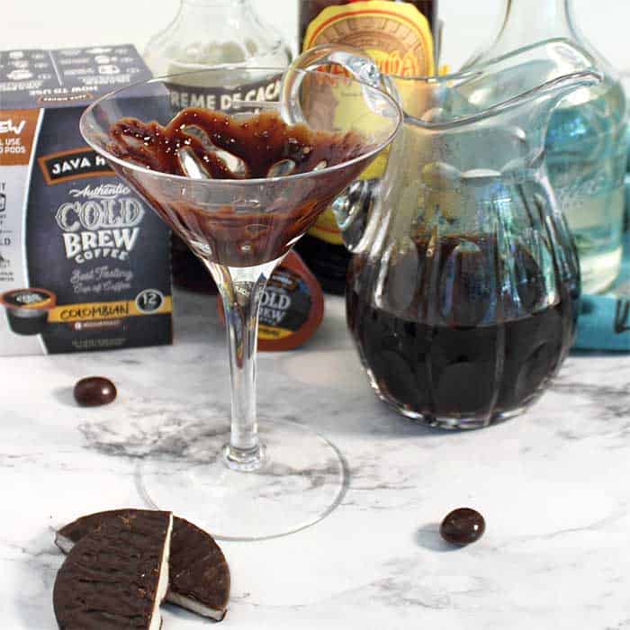 Coat the cocktail glass with chocolate syrup
