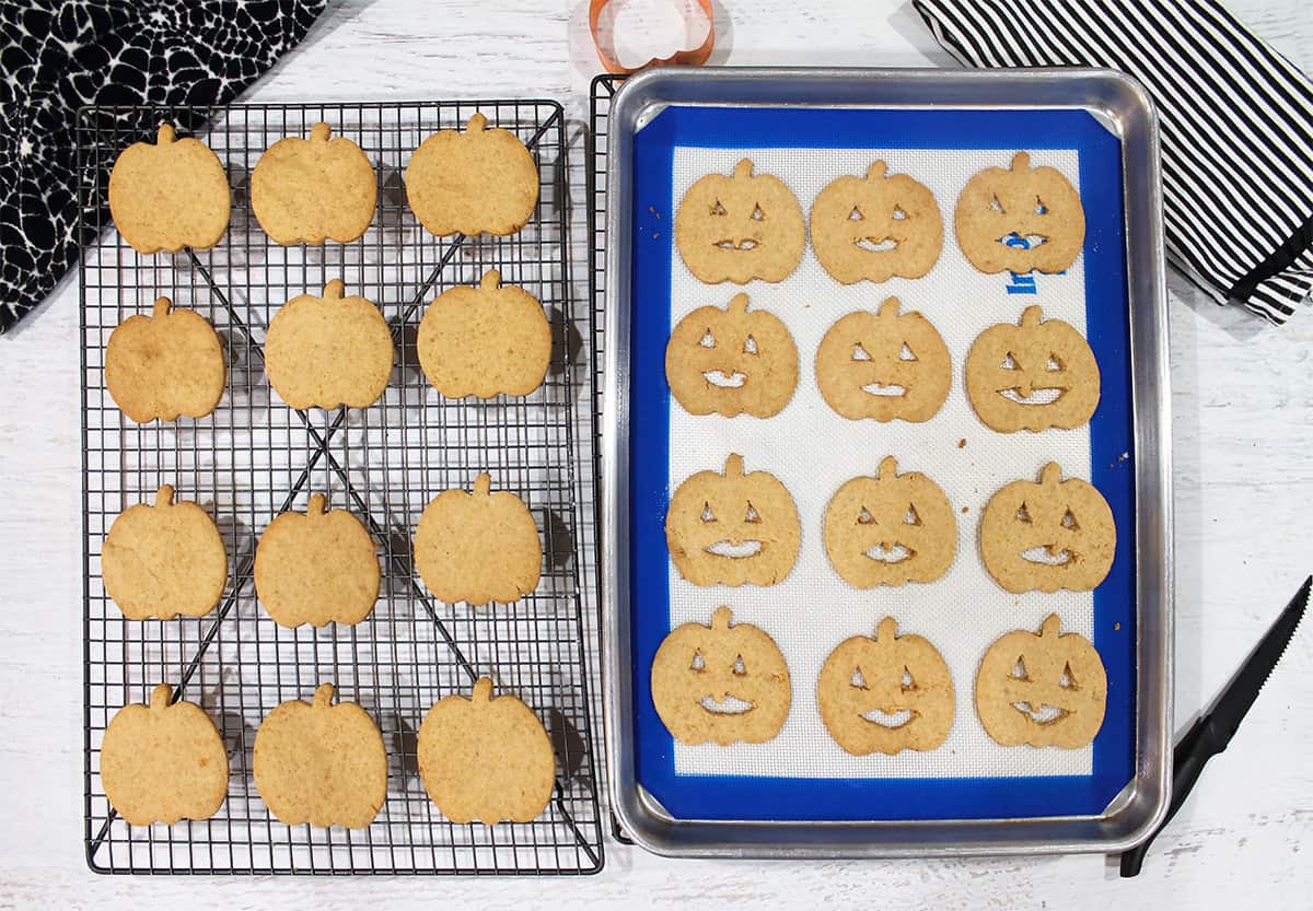 Baked cookies on wire rack.