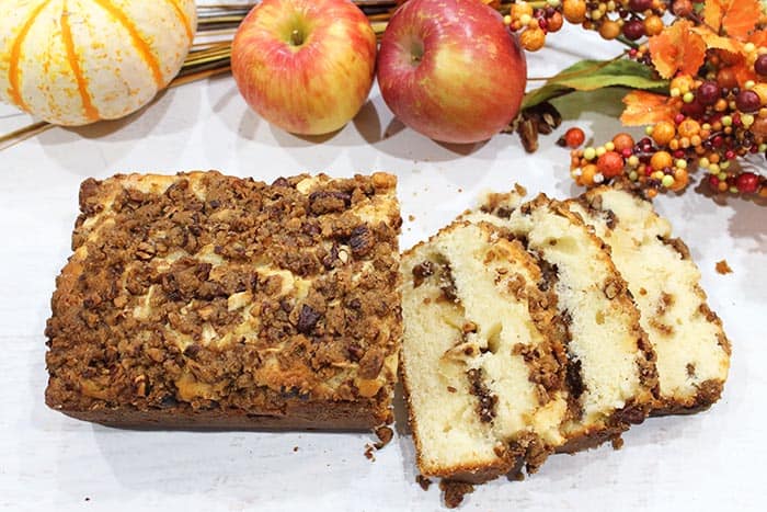 cinnamon apple bread with pecan streusel