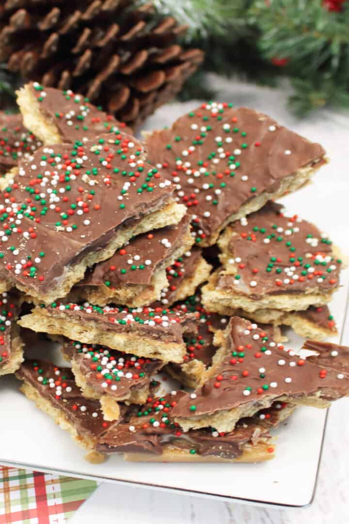 S'mores Christmas Crack with Graham Crackers 2 Cookin Mamas
