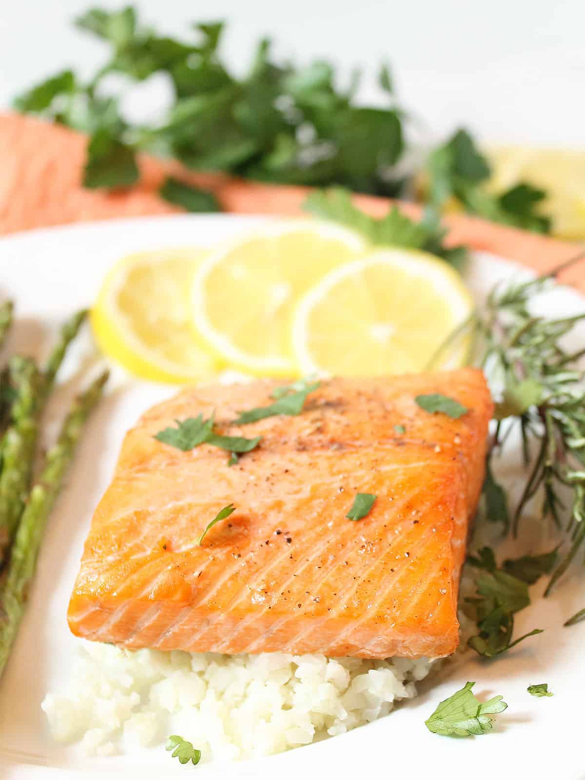 Air Fryer Salmon plated with lemon slices.