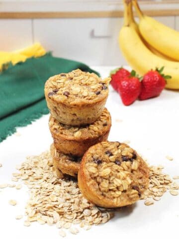 Banana Oatmeal Chocolate Chips muffins with bananas and strawberries.