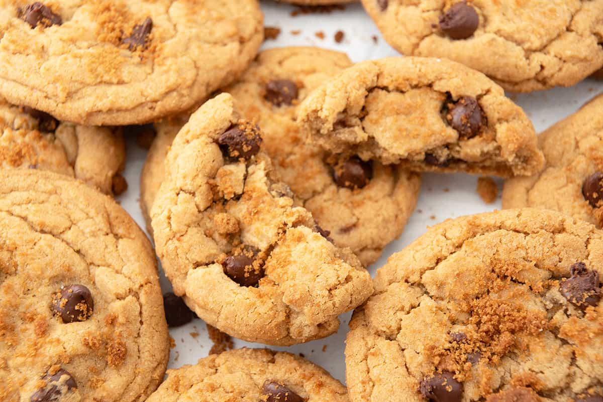 Pile of baked cookies.