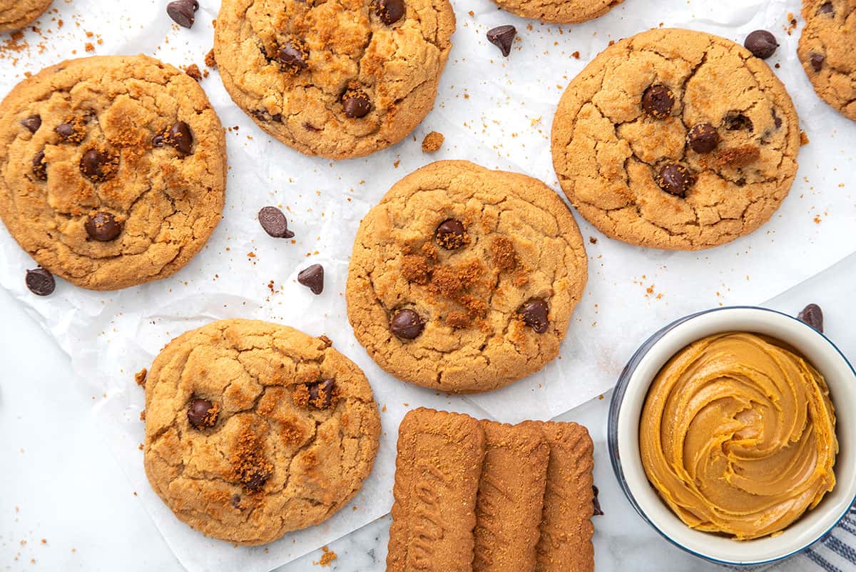 Cookies with cookie butter and Biscoff cookies.