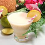 Single garnished coconut dqiauiri.