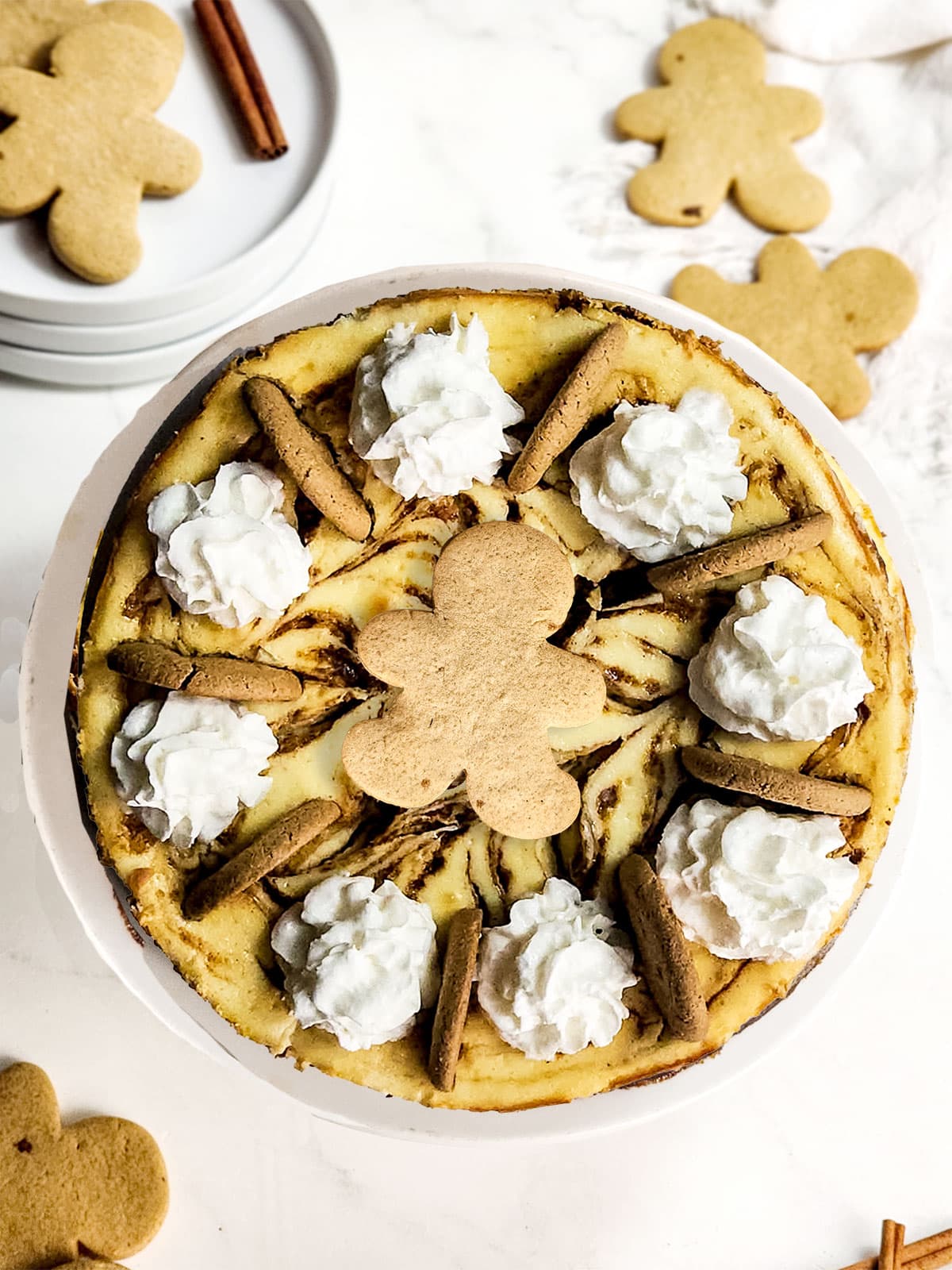 Gingerbread Cheesecake with gingerbread men.